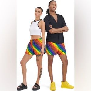 UGG unisex Noni Short Pride